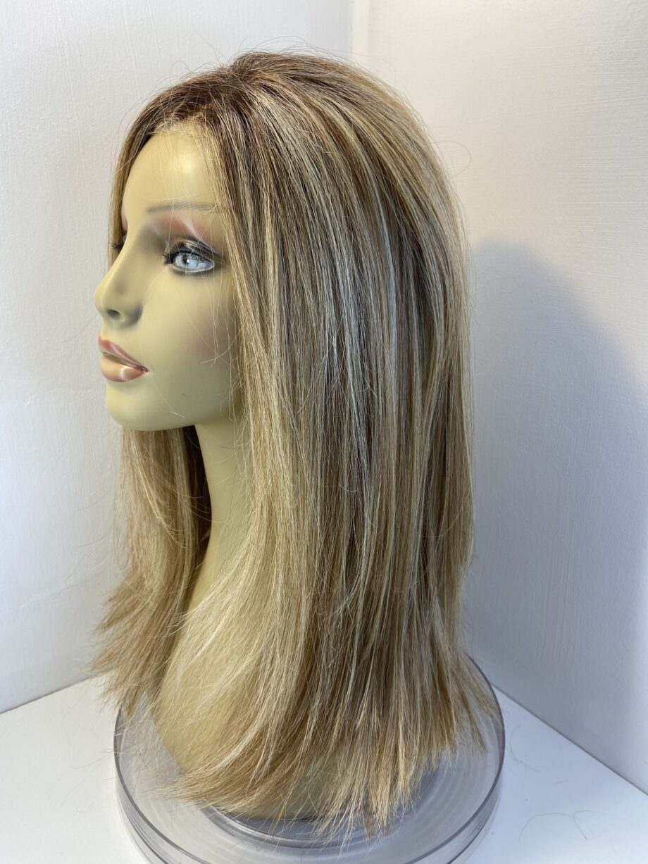 Raquel Welch blonde rooted wig. Blls3325