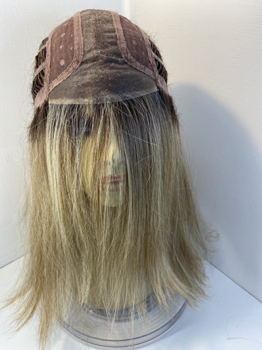 Raquel Welch blonde rooted wig. Blls3325