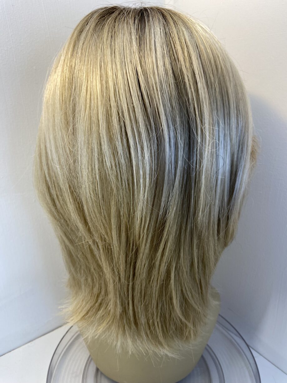 Blonde Mayer collection wig. Blms3326