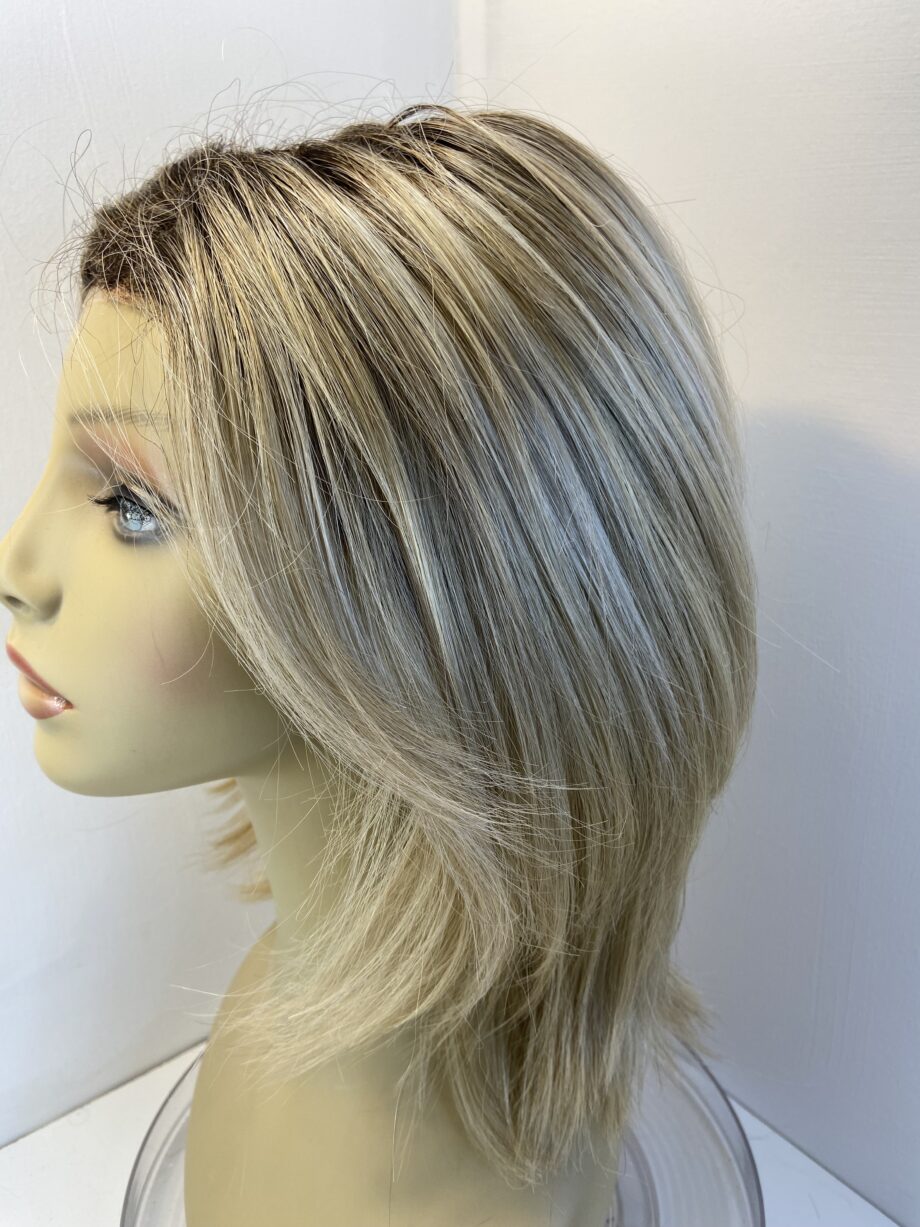 Blonde Mayer collection wig. Blms3326
