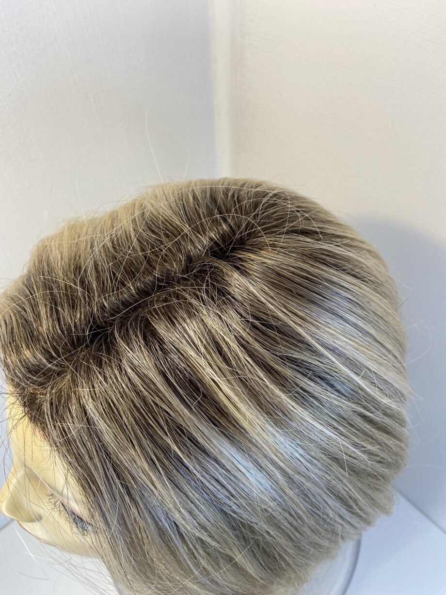 Blonde Mayer collection wig. Blms3326