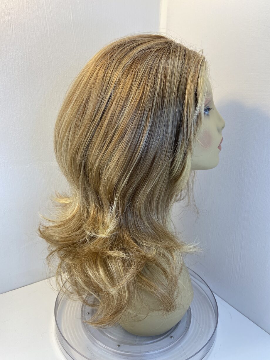 Raquel welsh long wavy rooted wig. Bllw3428