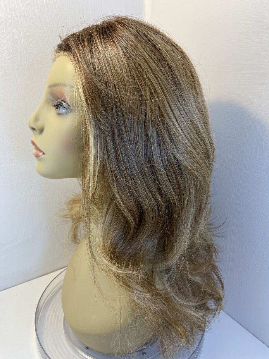 Raquel welsh long wavy rooted wig. Bllw3428
