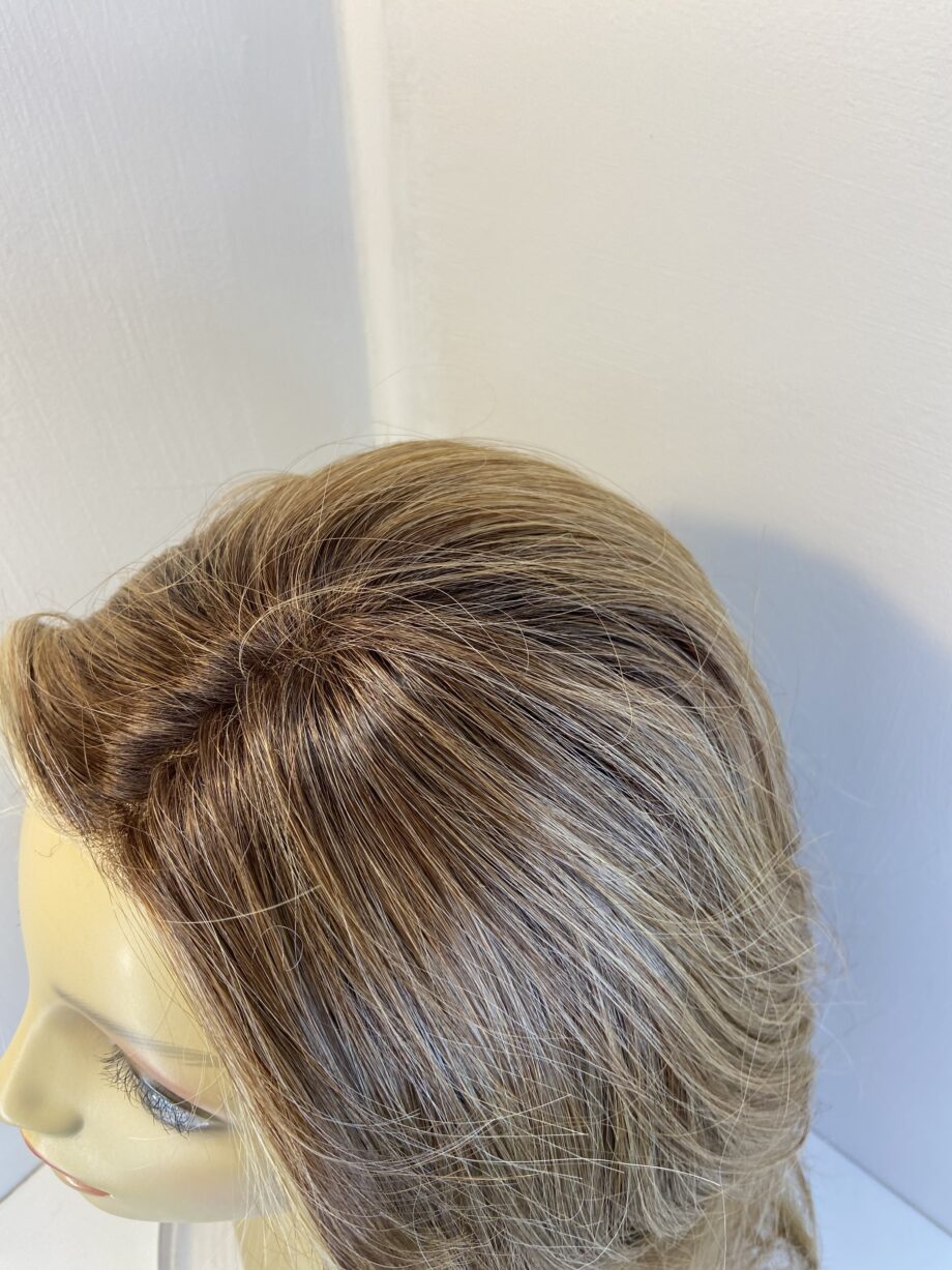 Raquel welsh long wavy rooted wig. Bllw3428