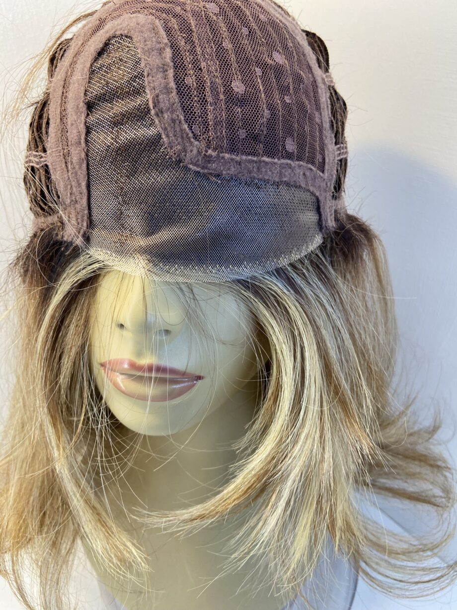 Raquel welsh long wavy rooted wig. Bllw3428