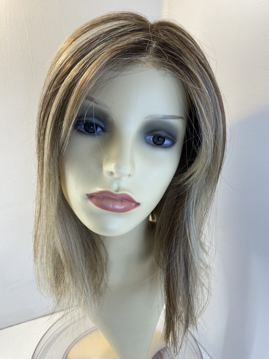 Blonde topper wig. Blms3329