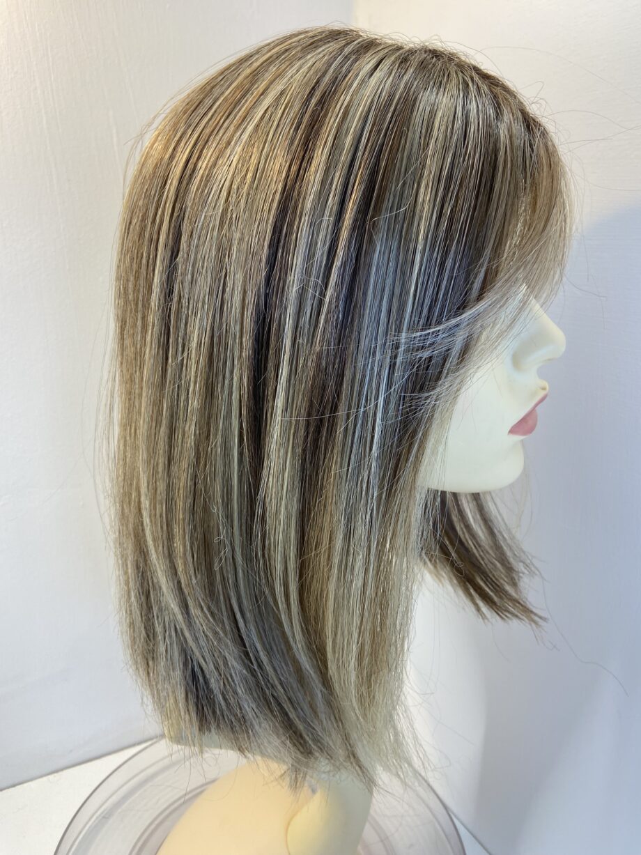 Blonde topper wig. Blms3329