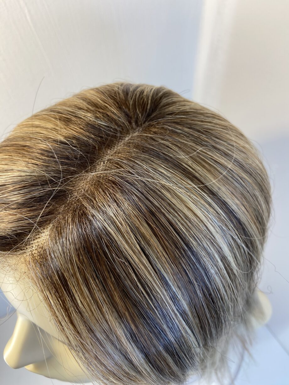 Blonde topper wig. Blms3329