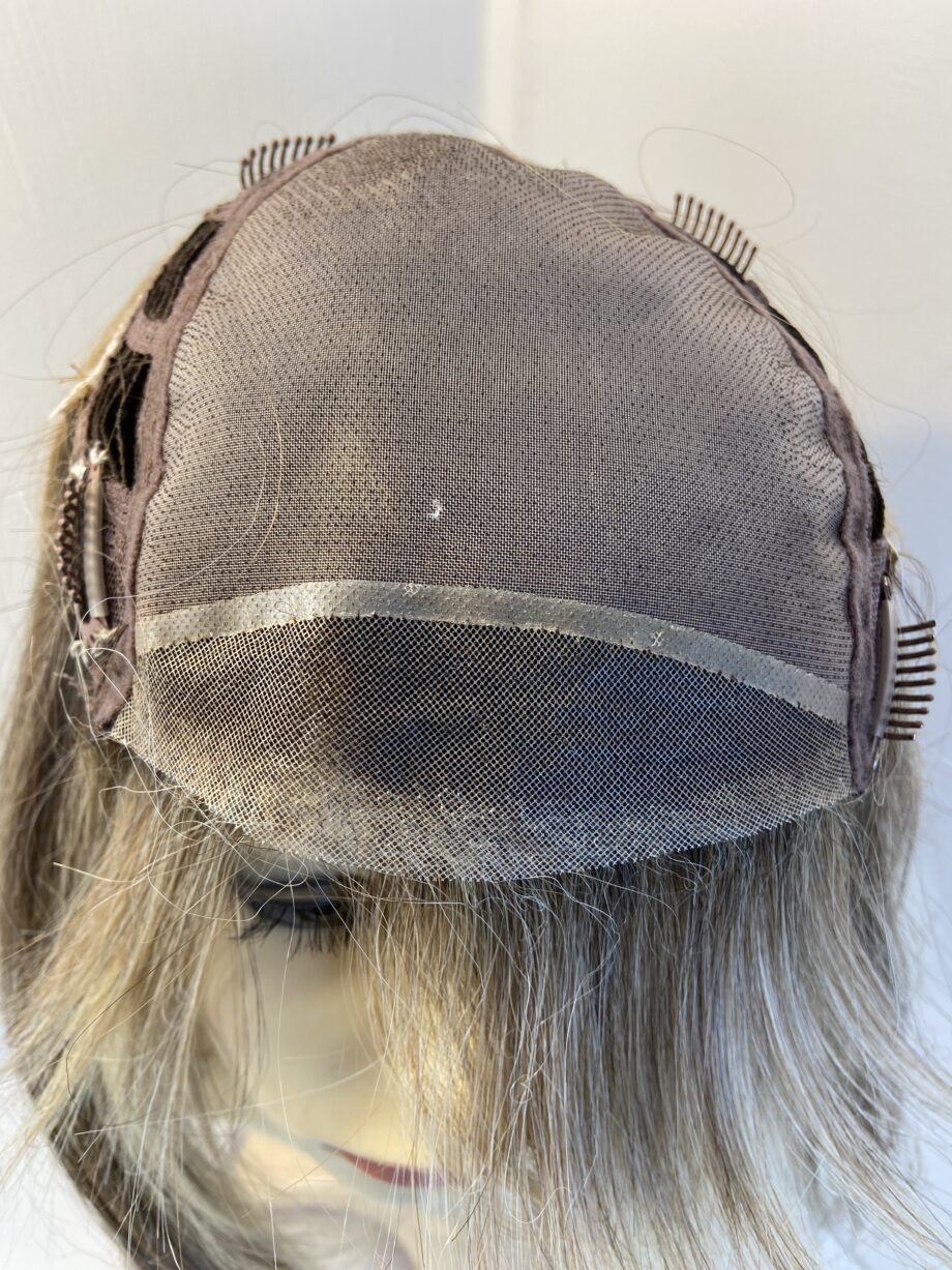 Blonde topper wig. Blms3329