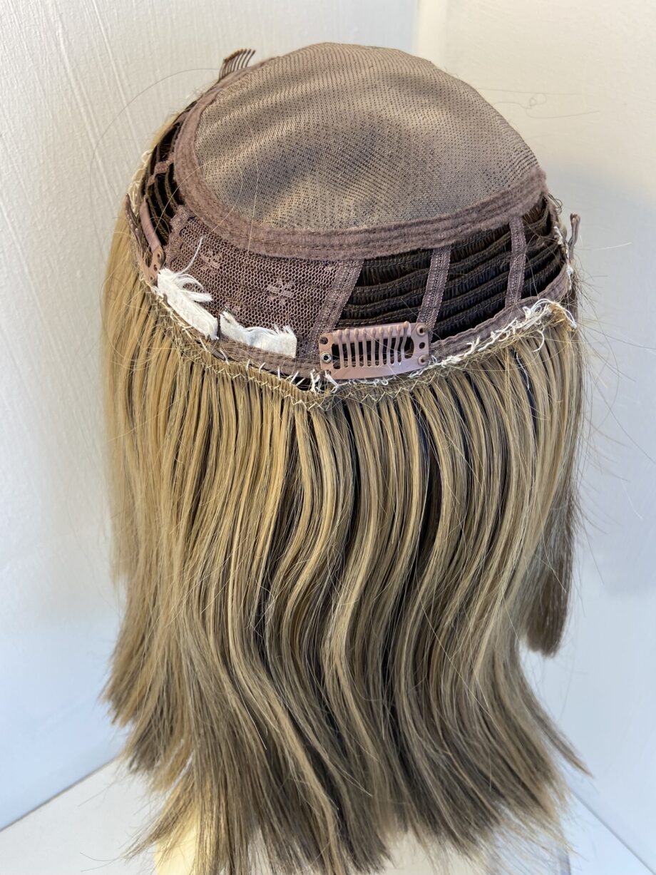 Blonde topper wig. Blms3329