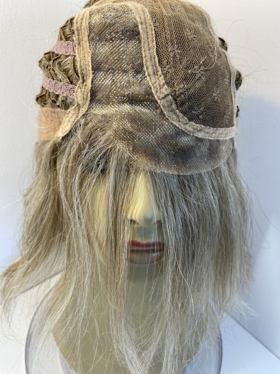 Blonde highlighted mid length wig. Blms3330