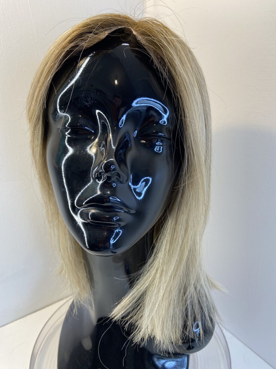 Blonde rooted topper wig. Blms3331