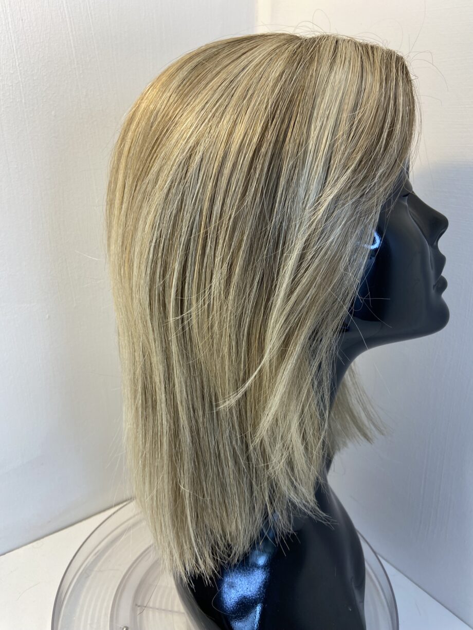 Blonde rooted topper wig. Blms3331