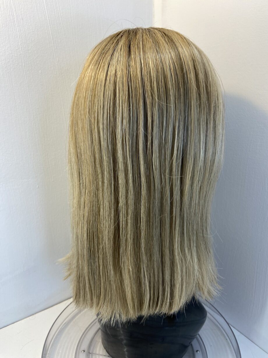 Blonde rooted topper wig. Blms3331