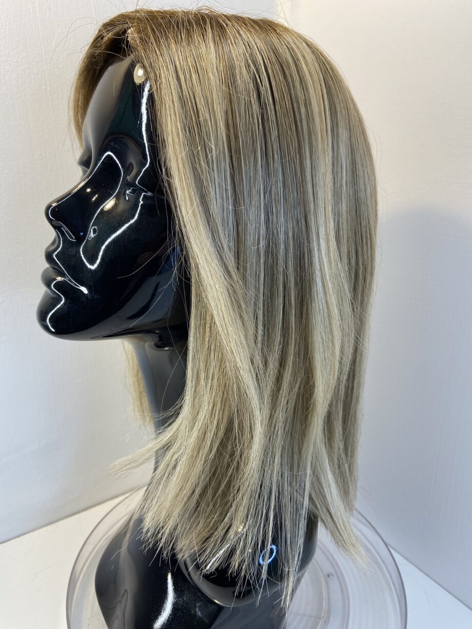 Blonde rooted topper wig. Blms3331