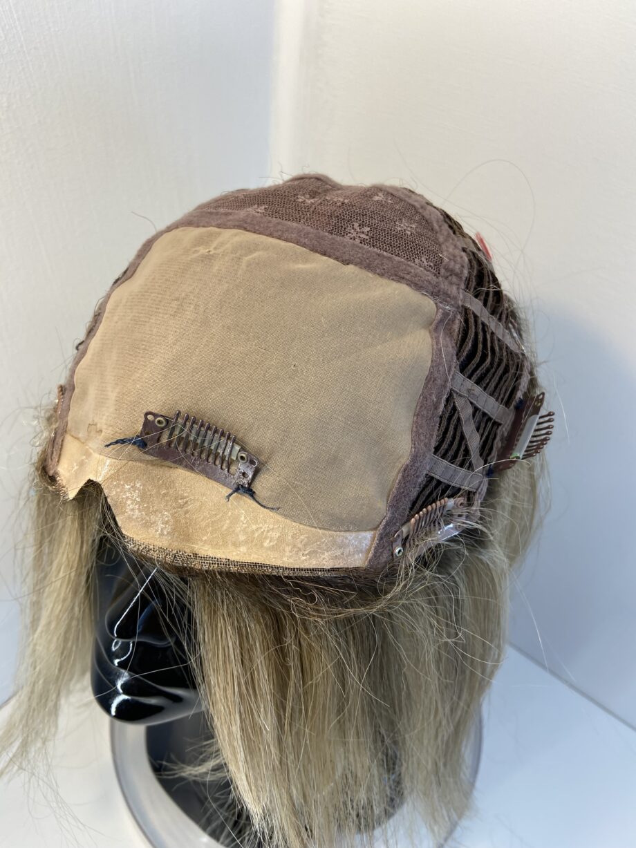 Blonde rooted topper wig. Blms3331