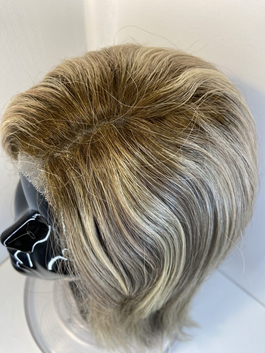 Long blonde wig. Bols3333