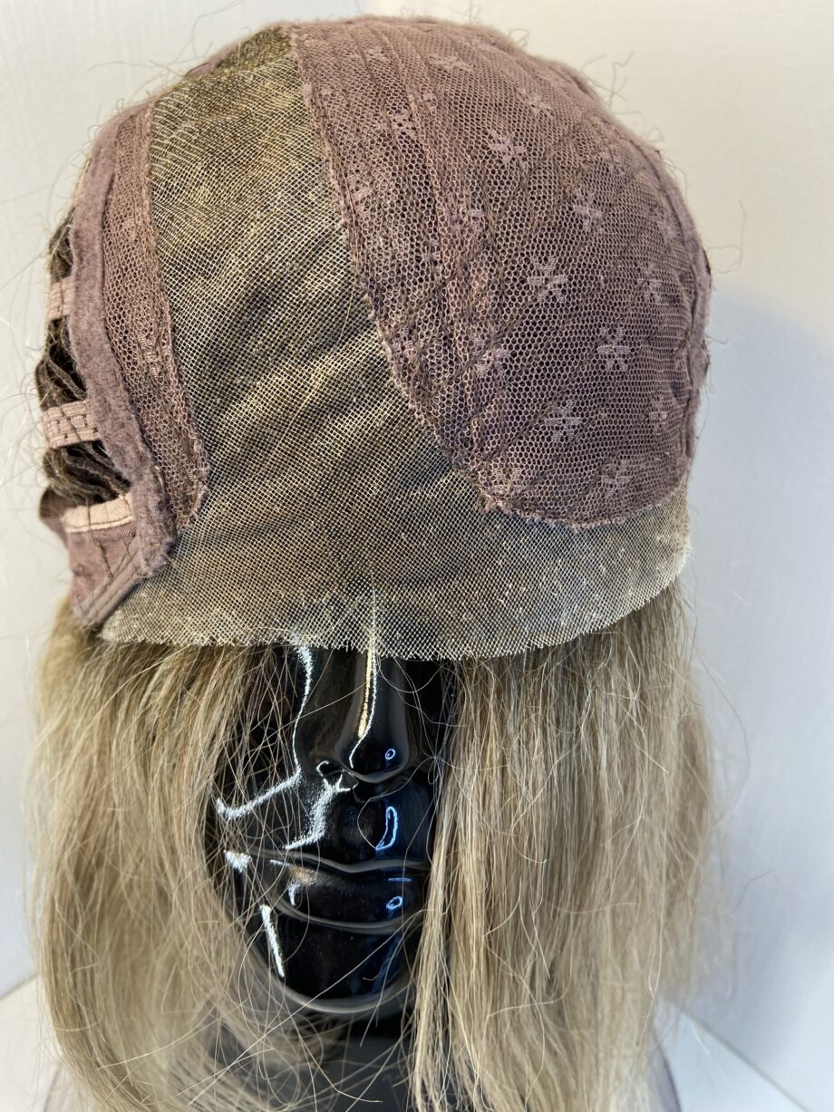 Long blonde wig. Bols3333