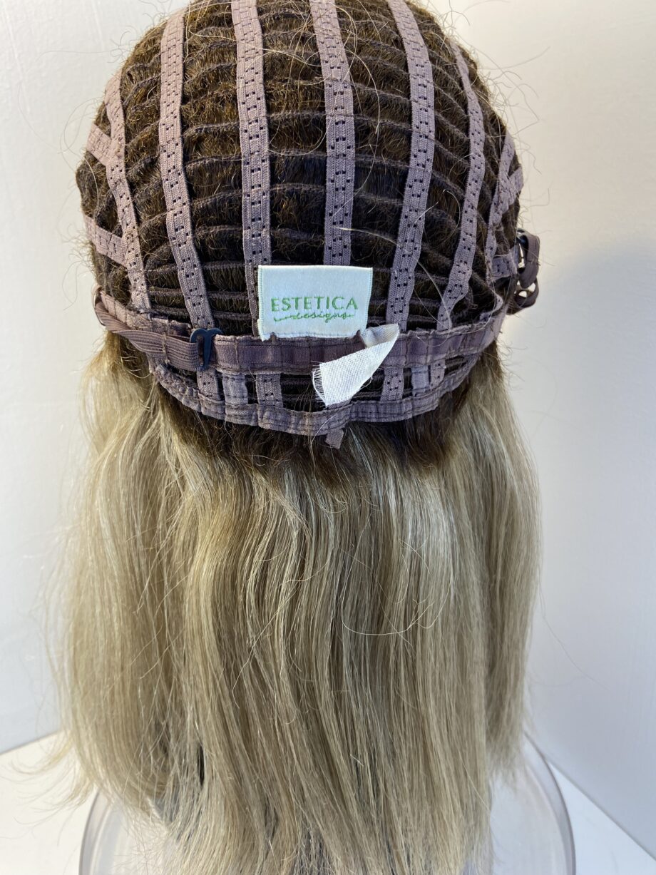 Long blonde wig. Bols3333