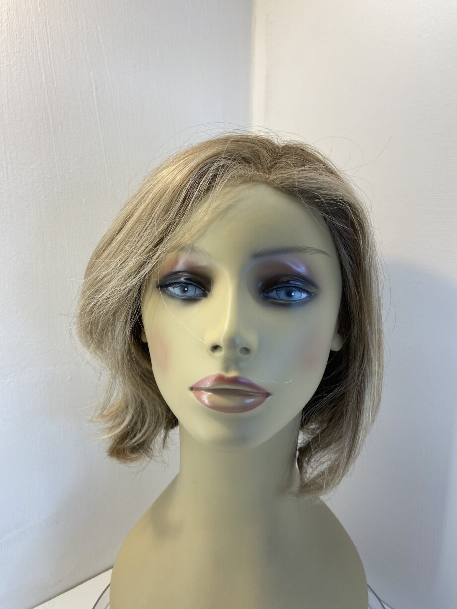 Blonde mid length wig. Blms3334