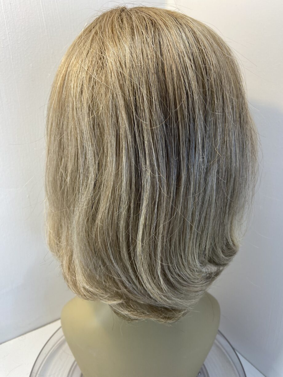 Blonde mid length wig. Blms3334