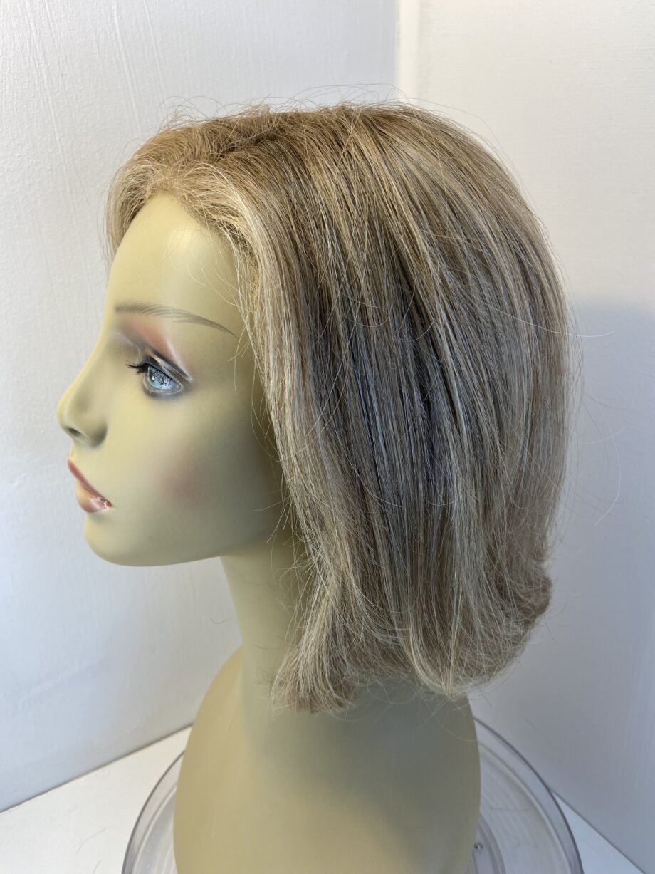 Blonde mid length wig. Blms3334