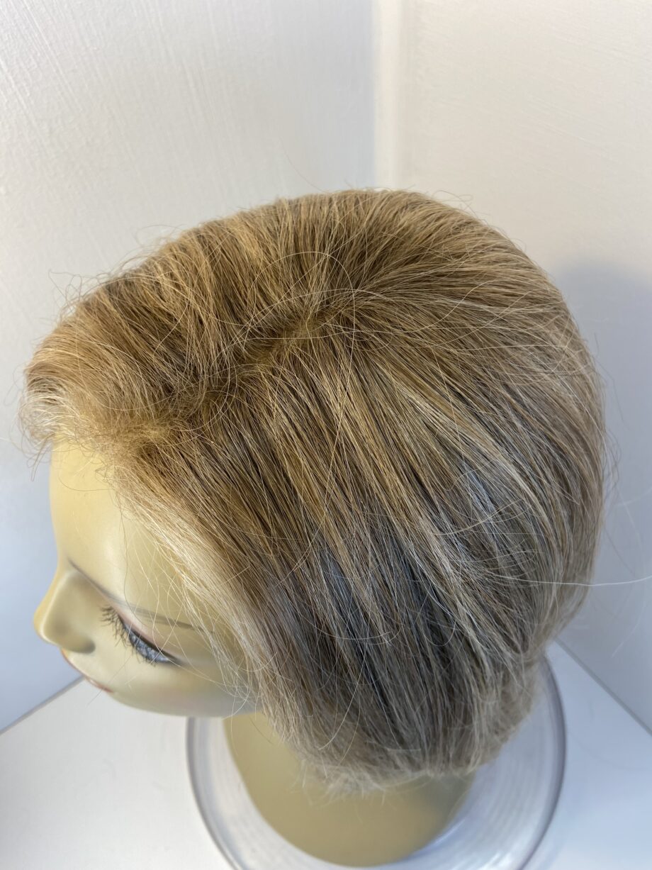 Blonde mid length wig. Blms3334