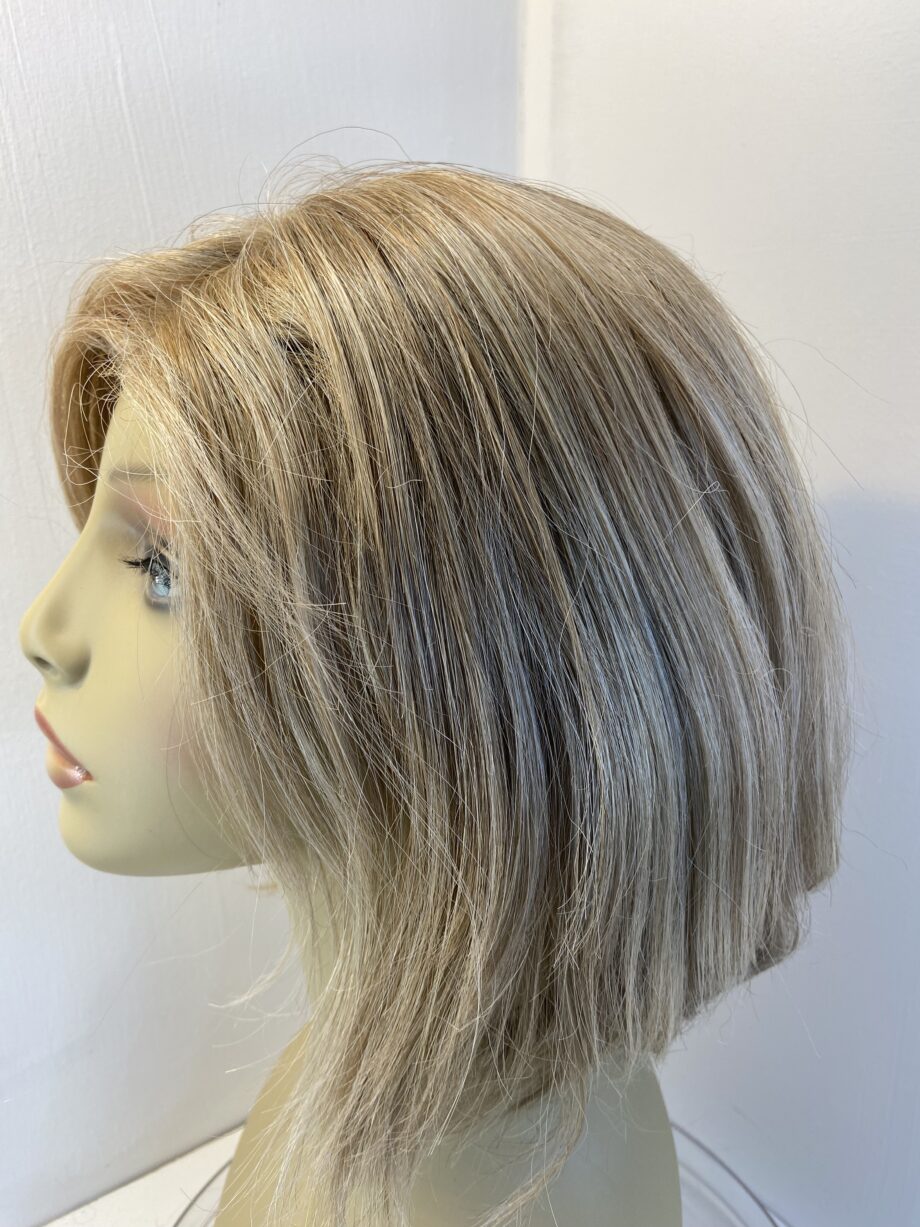 Beautiful blonde wig. Blms3337