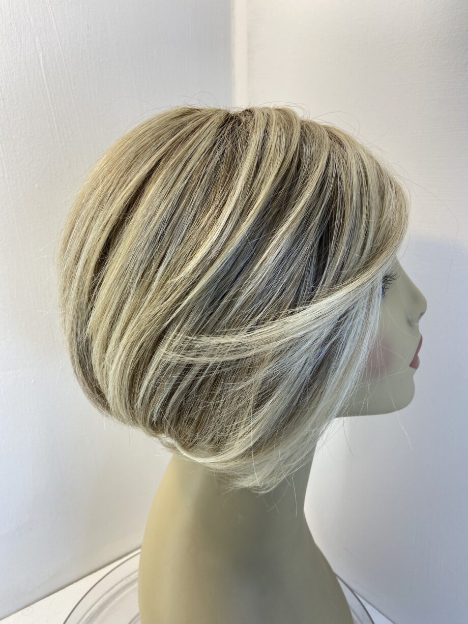 Blonde stylish wig. Jon Renau. Blms3339