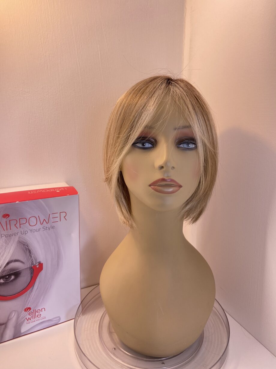 Stunning blonde hairpower wig. Bblms625