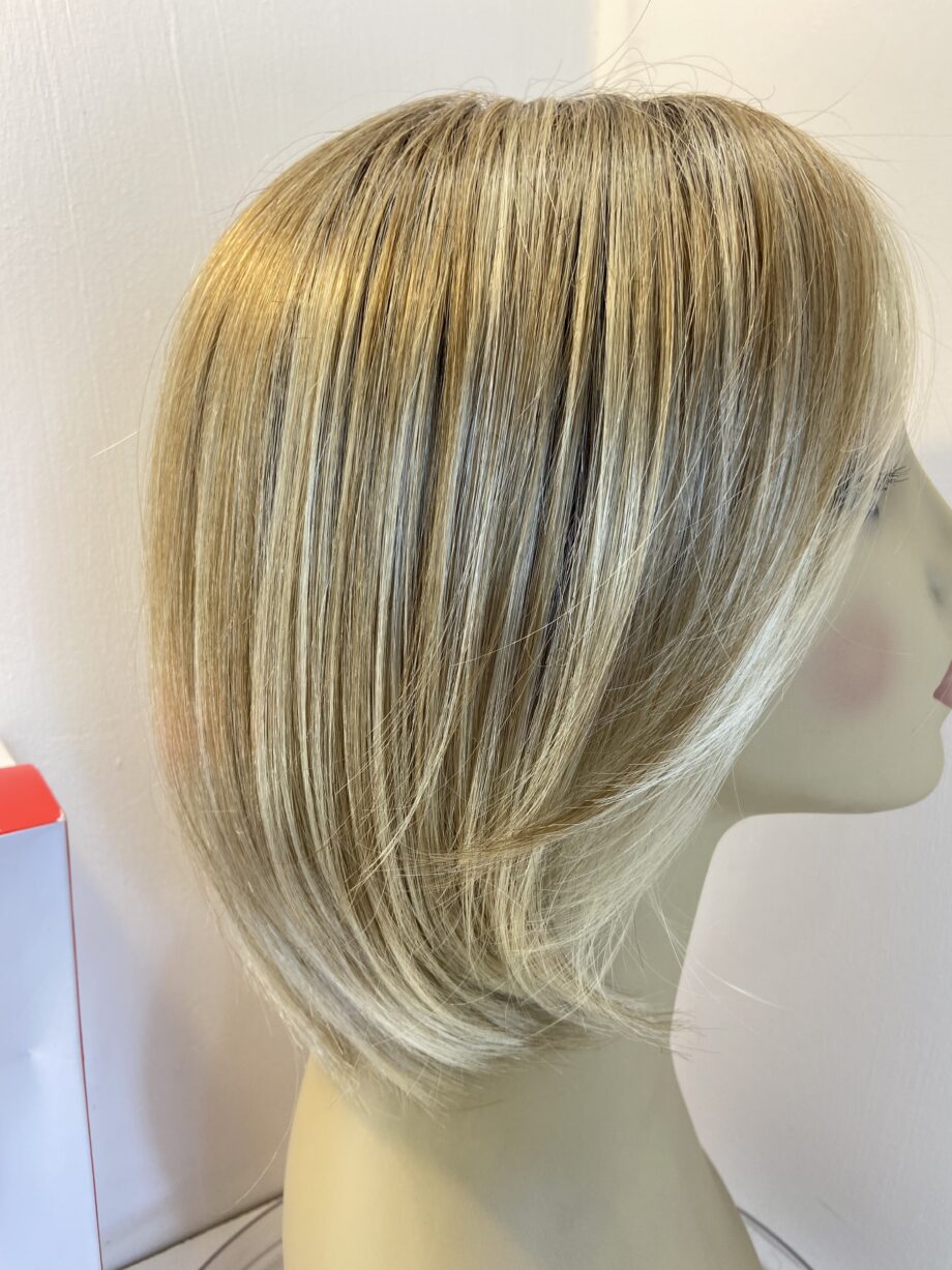Stunning blonde hairpower wig. Bblms625