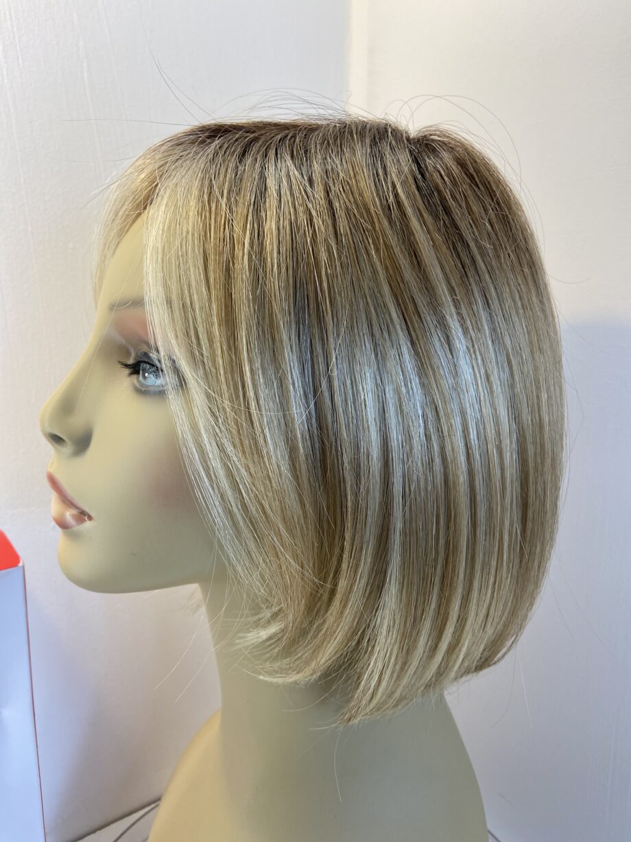 Stunning blonde hairpower wig. Bblms625