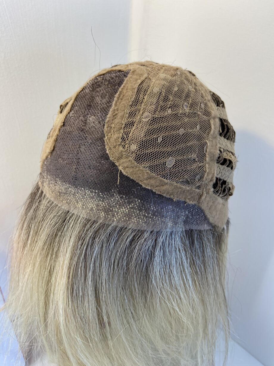 Stunning blonde hairpower wig. Bblms625