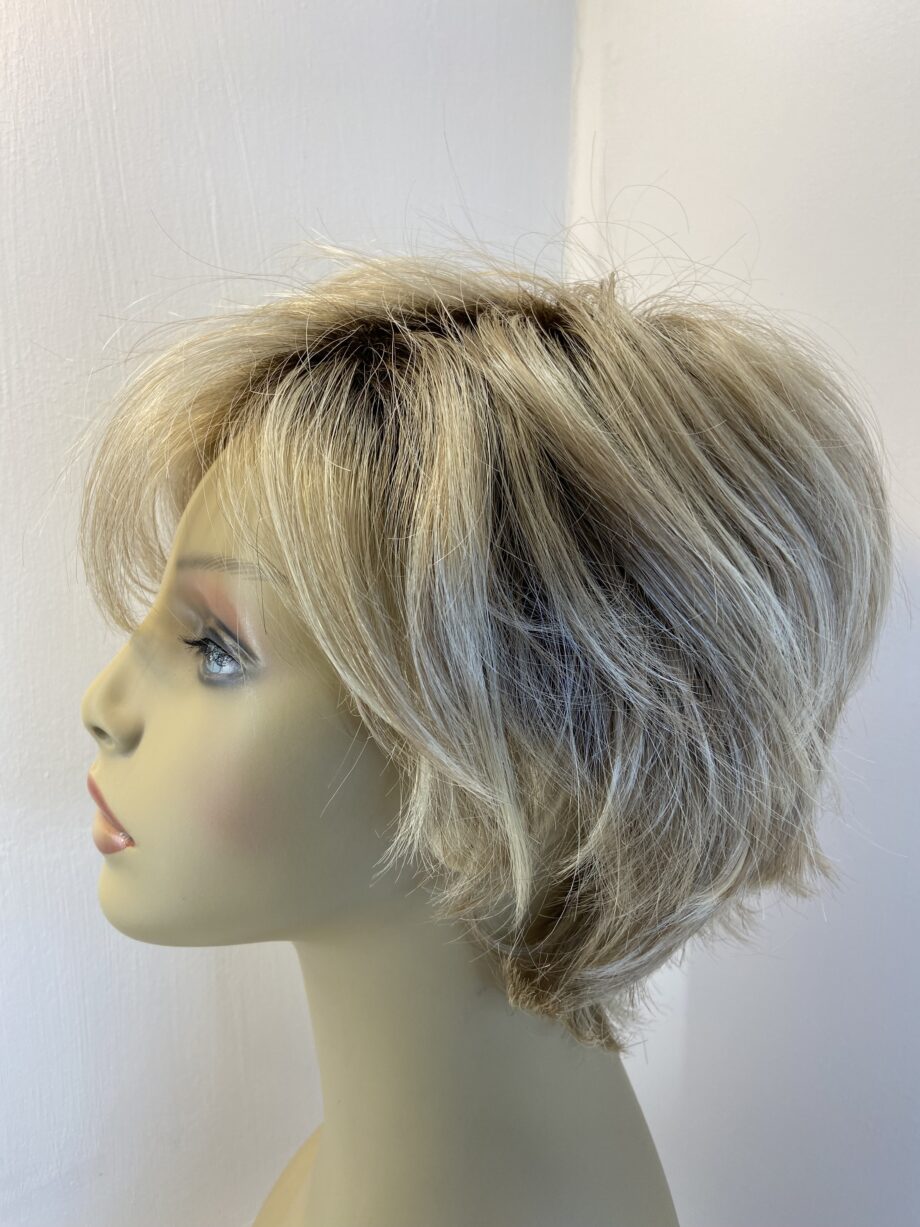 Raquel Welch blonde rooted wig. Blss824