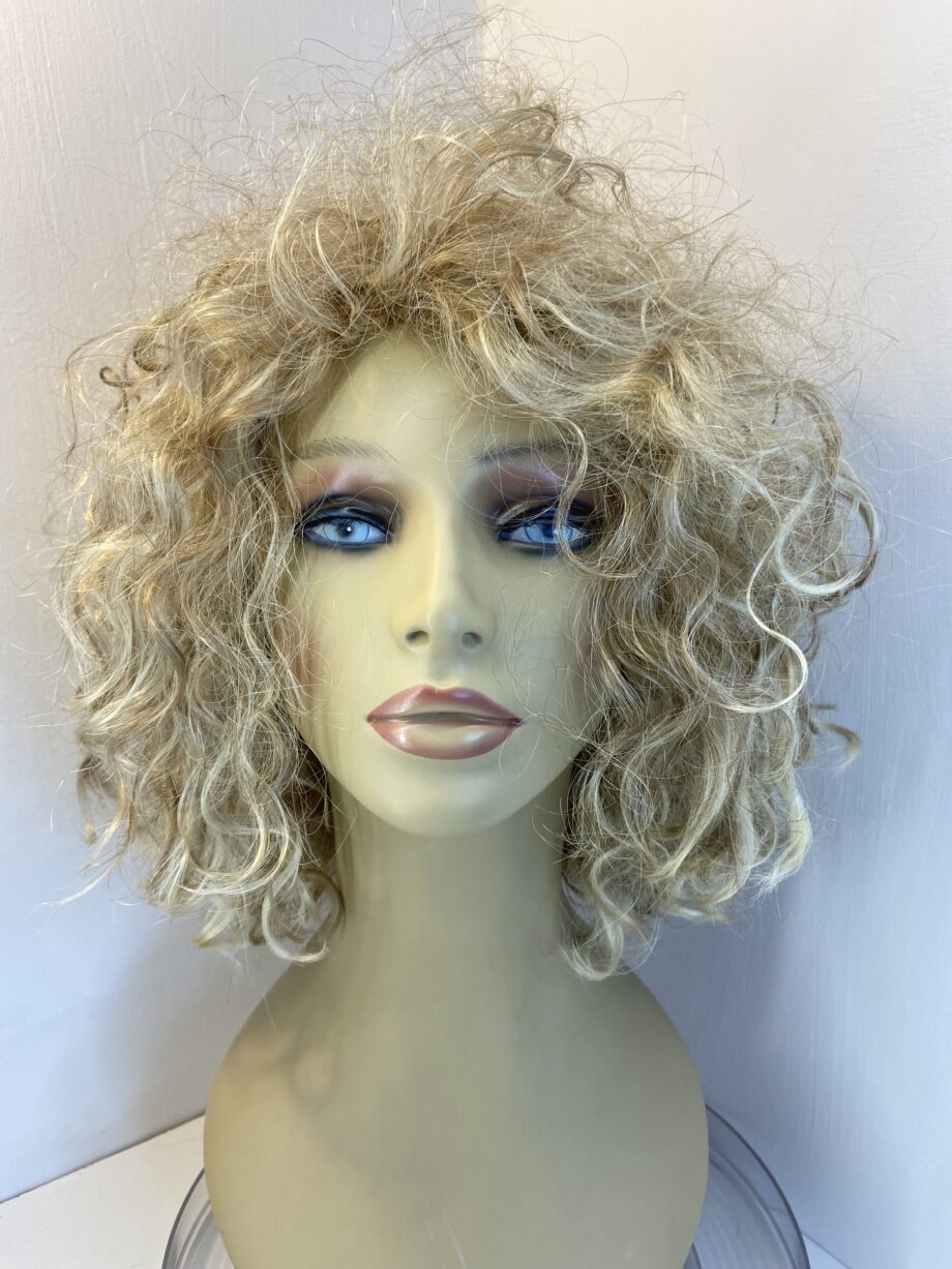 Long curly blonde wig. Bbllc628