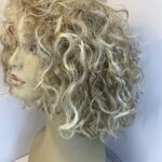 Long curly blonde wig. Bbllc628