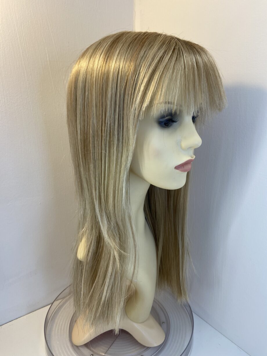 Lovely long blonde wig. Bblls629