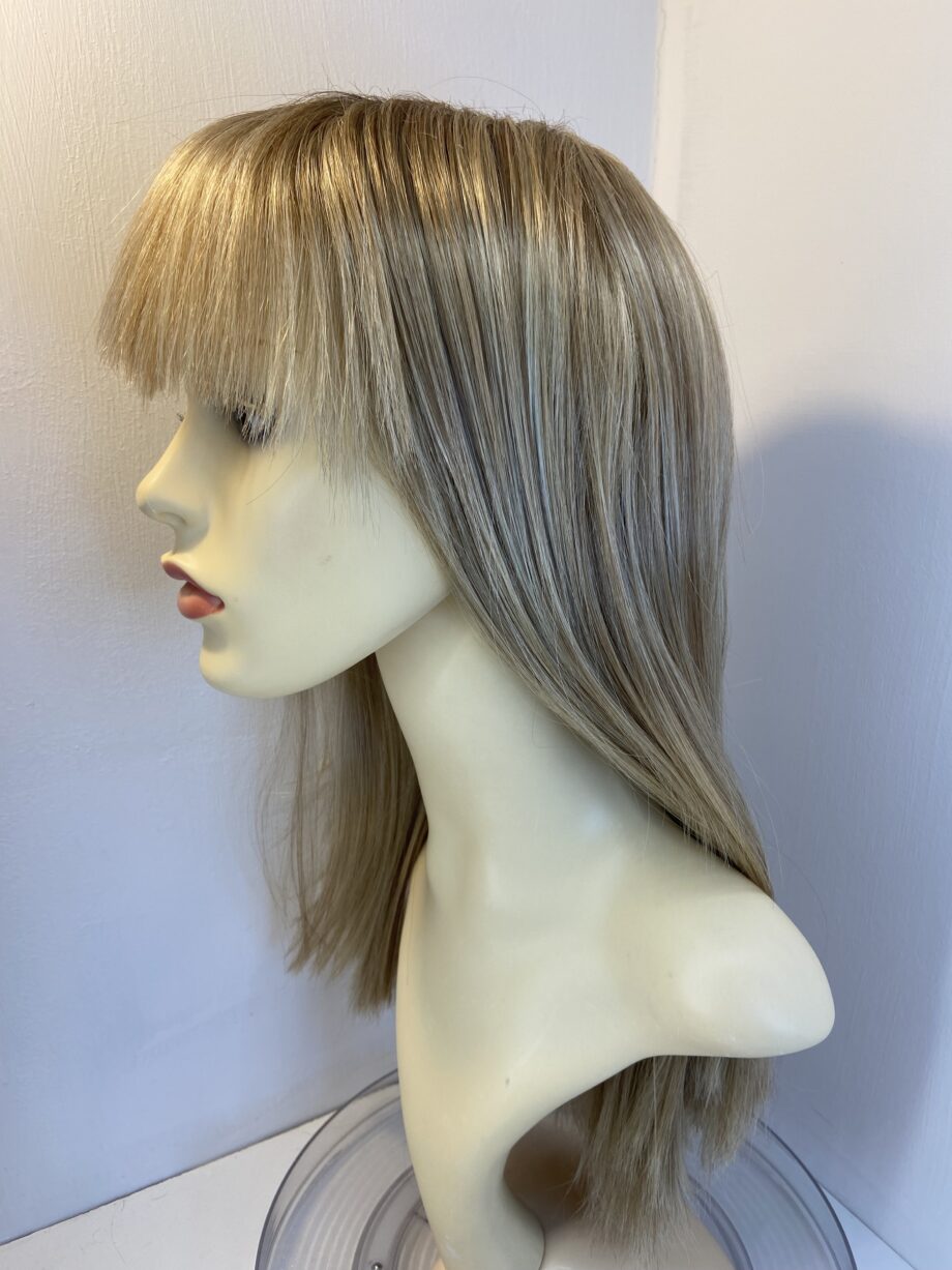 Lovely long blonde wig. Bblls629