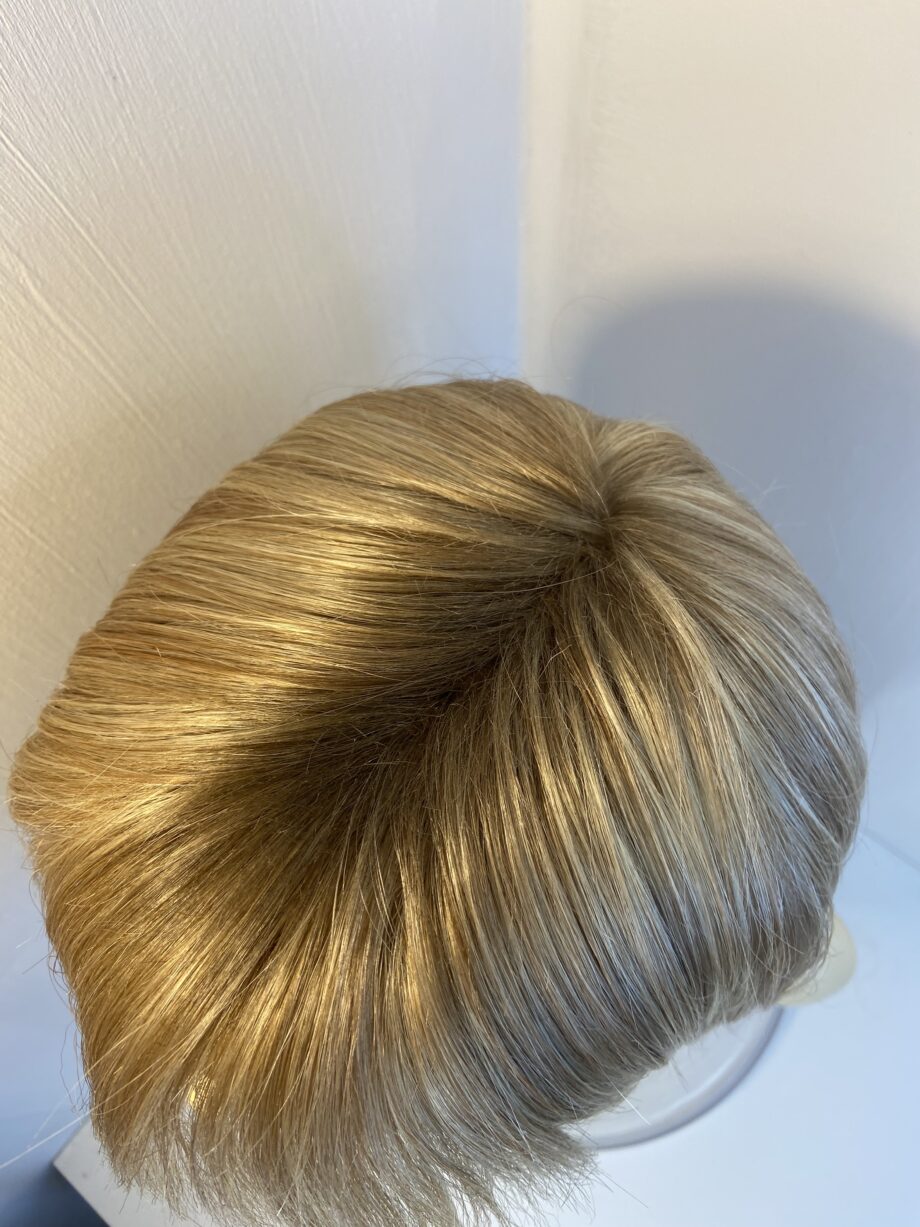 Lovely long blonde wig. Bblls629