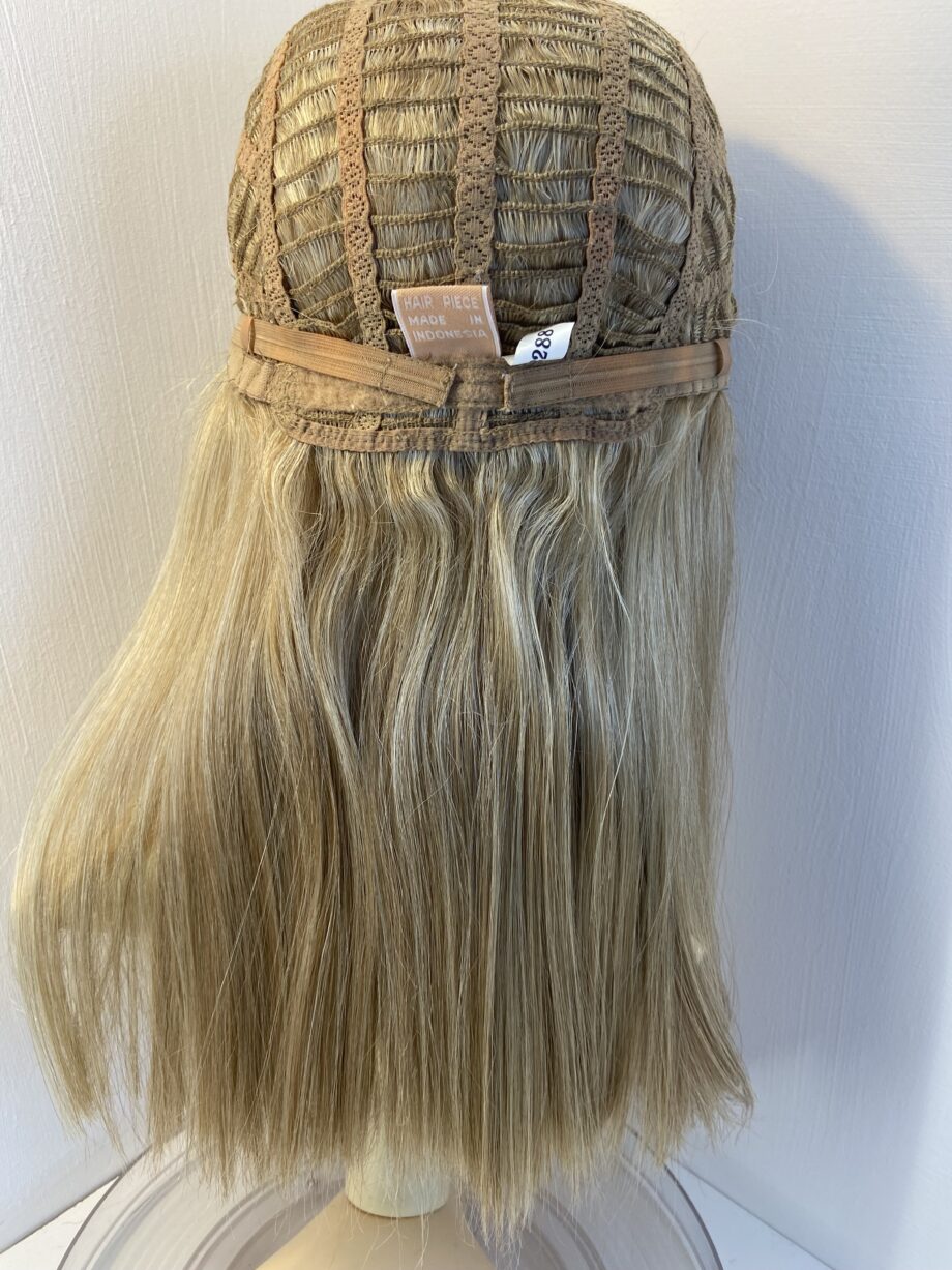Lovely long blonde wig. Bblls629