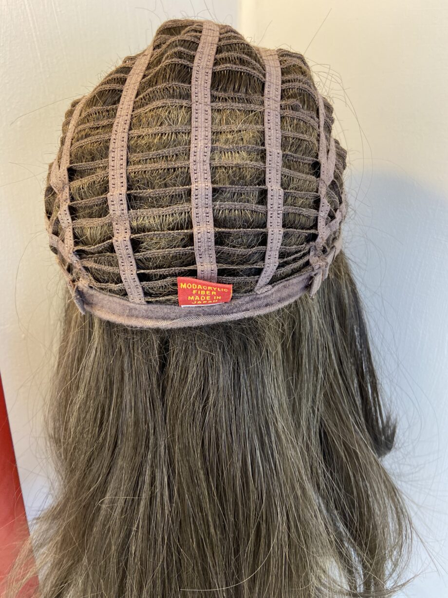 Long brown designer wig. Bbrls631