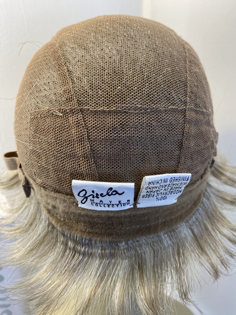 New blonde short designer wig. Bblsw634