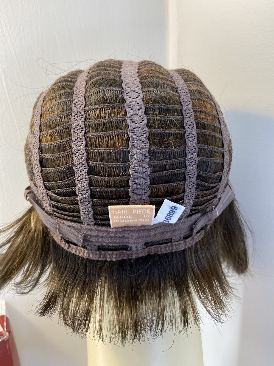 Stylish new brown shiny wig. Bbrss635