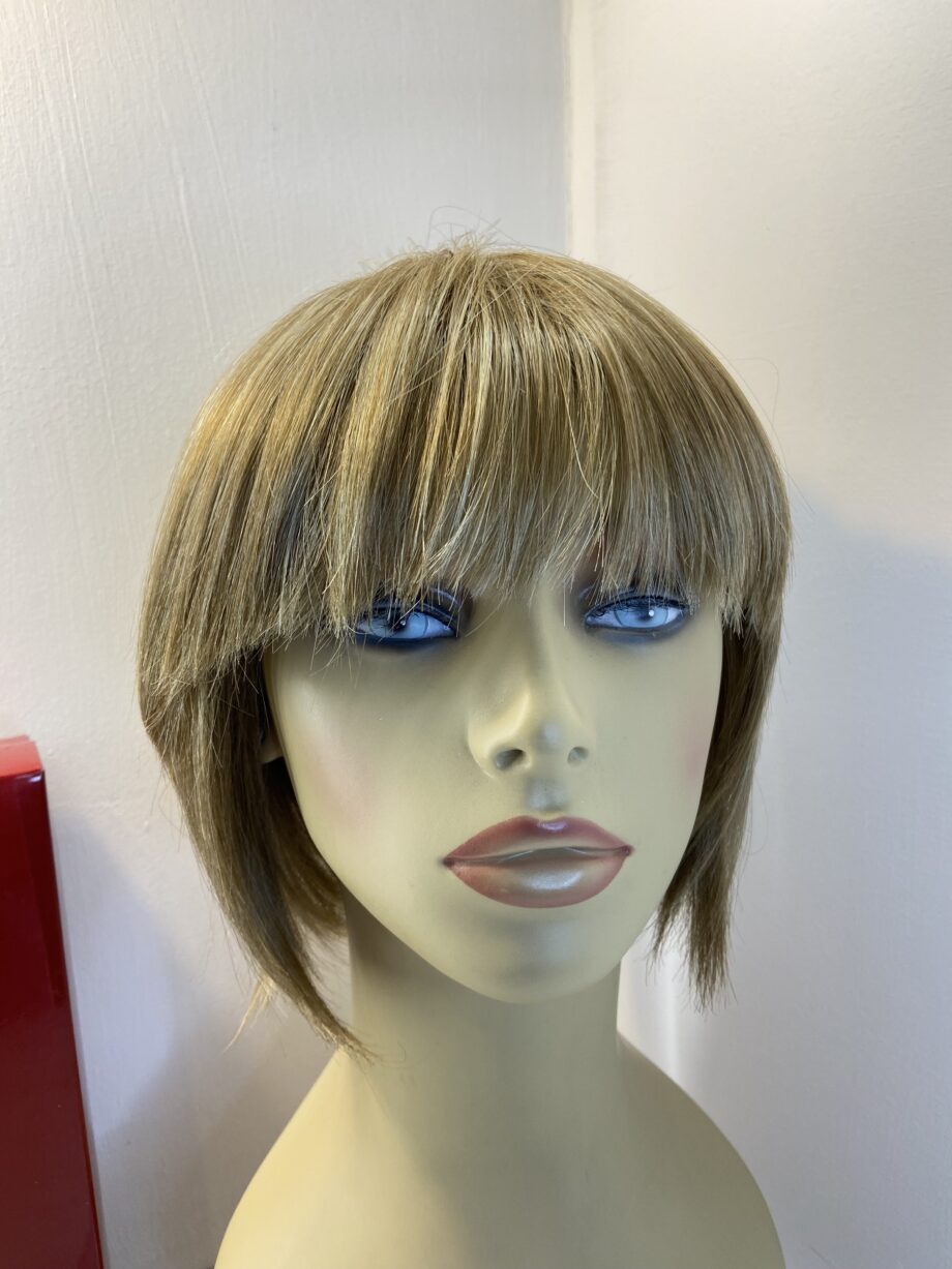 Rene of Paris blonde wig. Bblms636