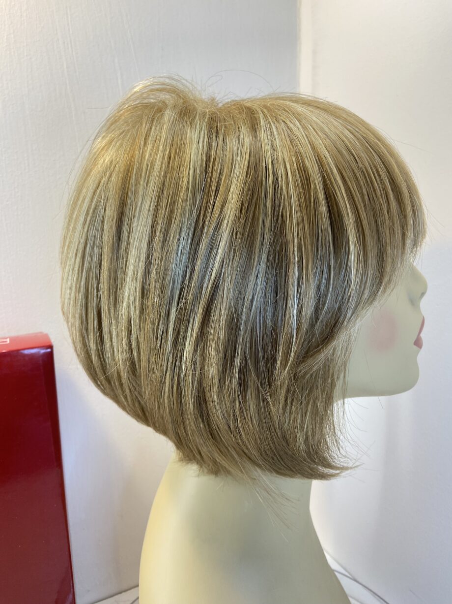 Rene of Paris blonde wig. Bblms636