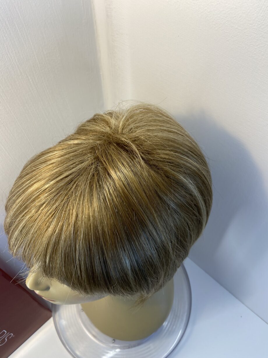 Rene of Paris blonde wig. Bblms636