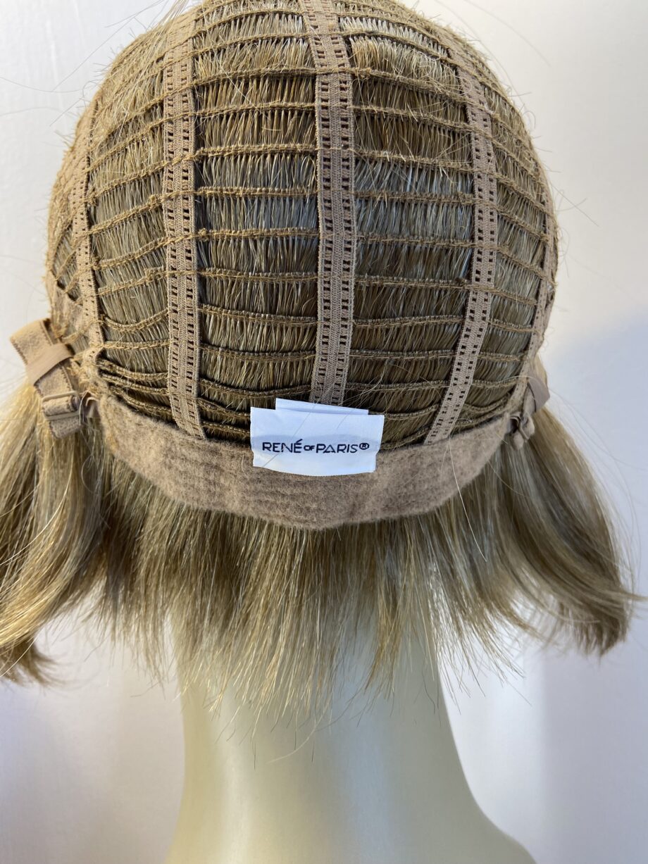 Rene of Paris blonde wig. Bblms636
