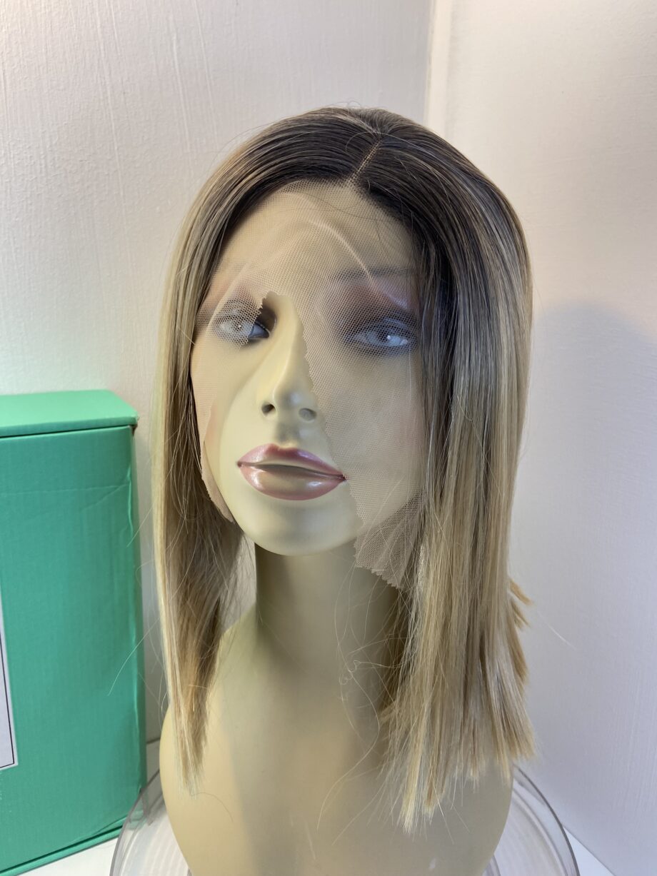 New blonde long wig. Bblls637