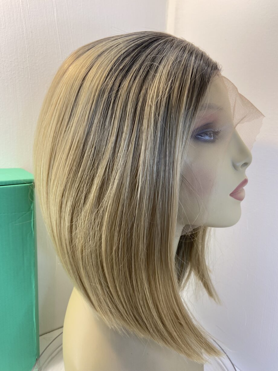 New blonde long wig. Bblls637