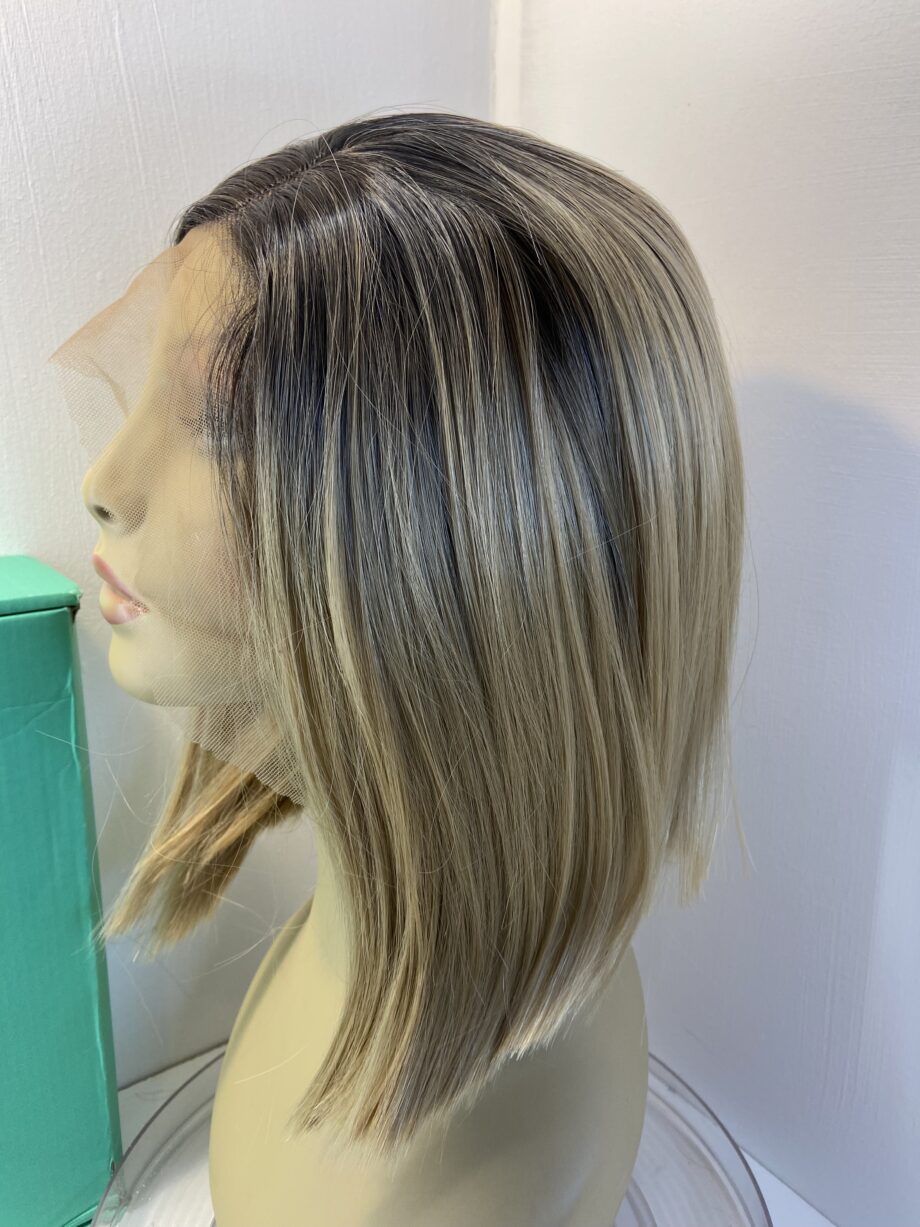 New blonde long wig. Bblls637
